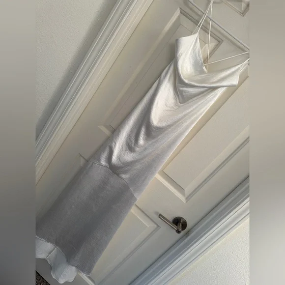 Elliatt Aisle Dress. NWOT. - Picture 4 of 6